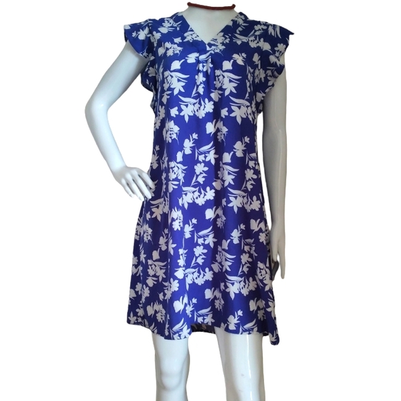 Floral Print Halogen Blue and White V - Neck Pleat Detail Shift Dress in… - Picture 1 of 4